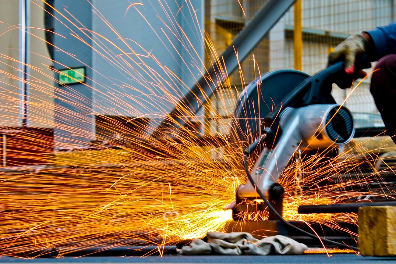 Funkenflug bei der Metallbearbeitung
