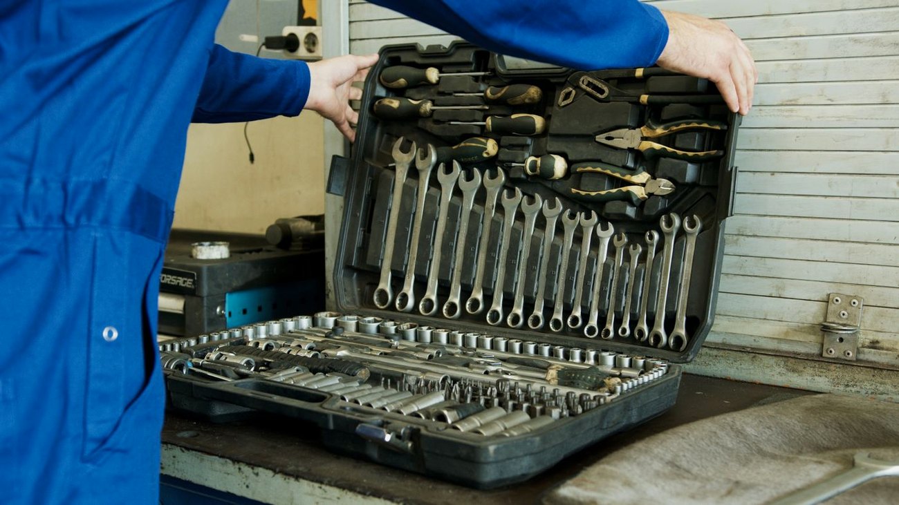 Werkzeug für Wartung und Reparatur von Metallbau-Anlagen